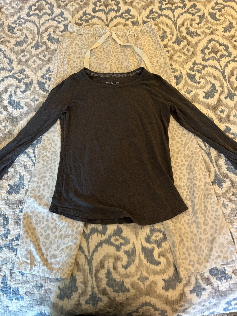 Gilligan & O'Malley Dark Gray Long-Sleeve Scoop Neck Top and Pajama Pants